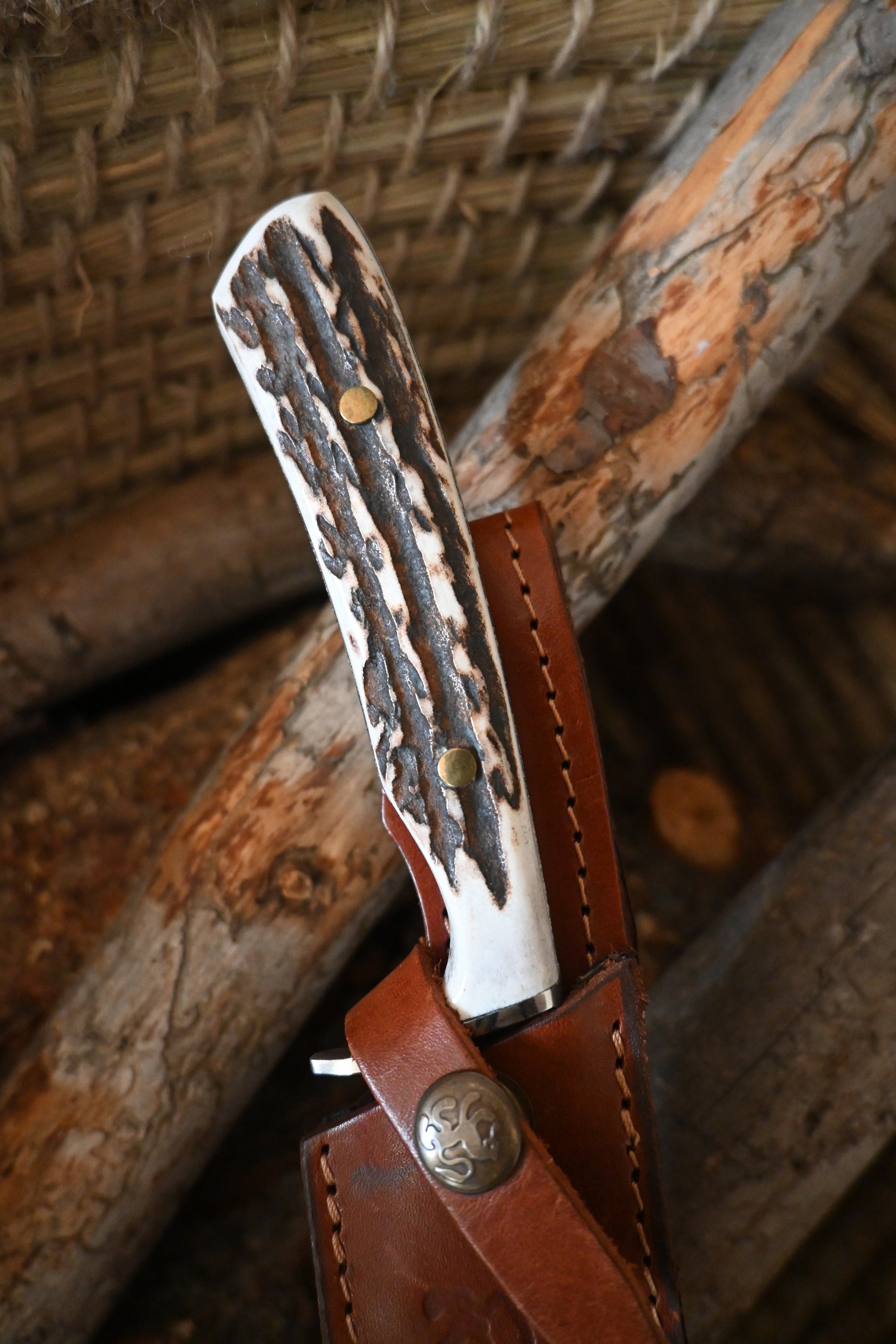 Cuchillo gaucho artesanal de Arte Gaucho con mango de asta de ciervo y funda de cuero hecha a mano